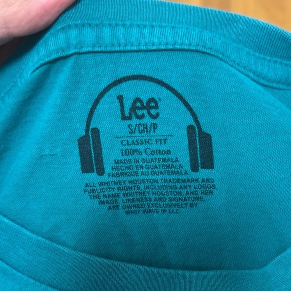 Lee® Whitney Houston Graphic Tee (Size Small) - Picture 6 of 7
